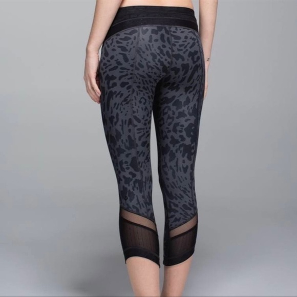 🤍lululemon Just Breathe Animal Swirl Cropped Leggings - Picture 2 of 6